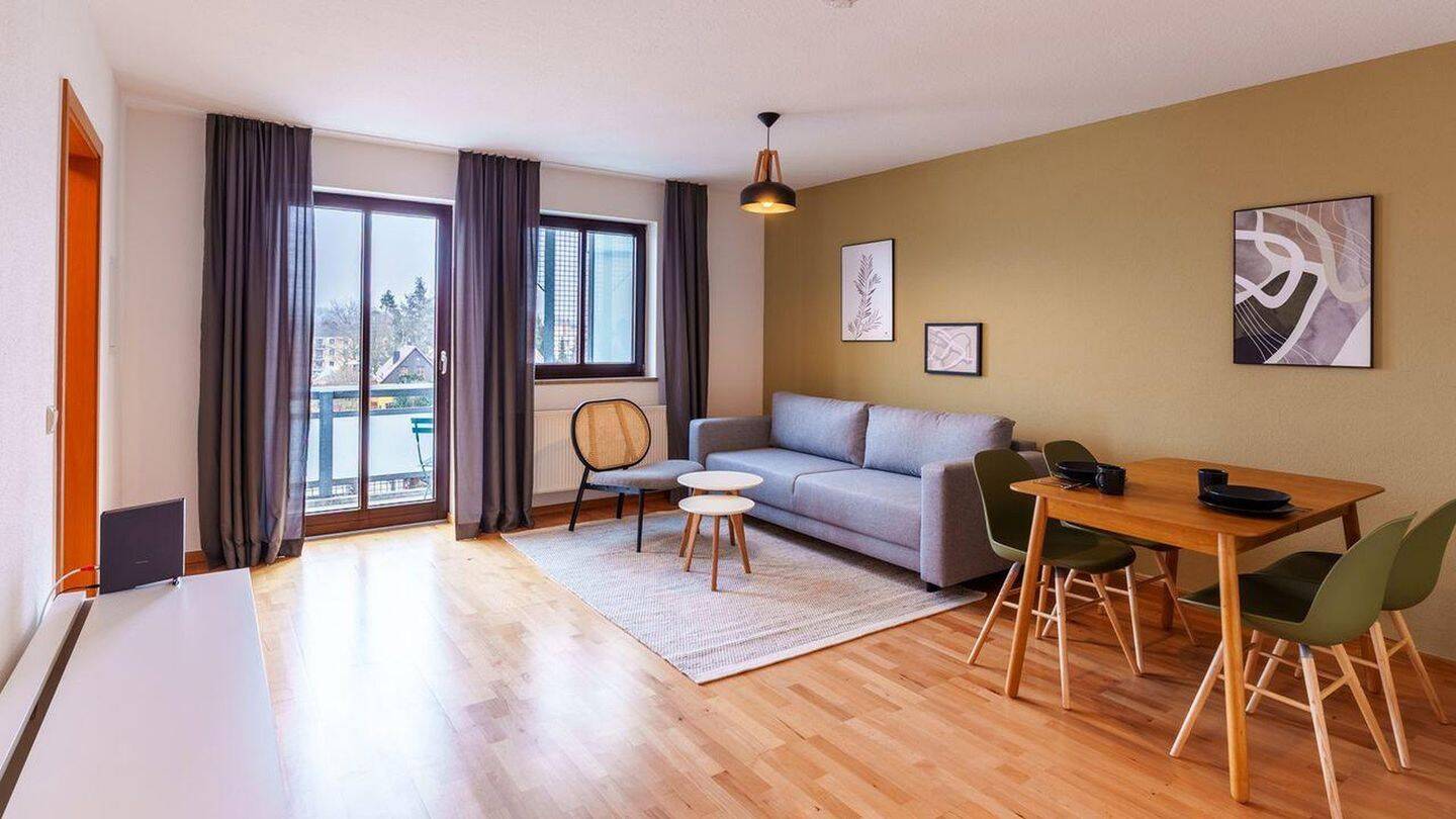 Renoviert & möbliert: Wohnung mit Balkon in Gersthofen – Wohnen auf Zeit, 86368 Gersthofen