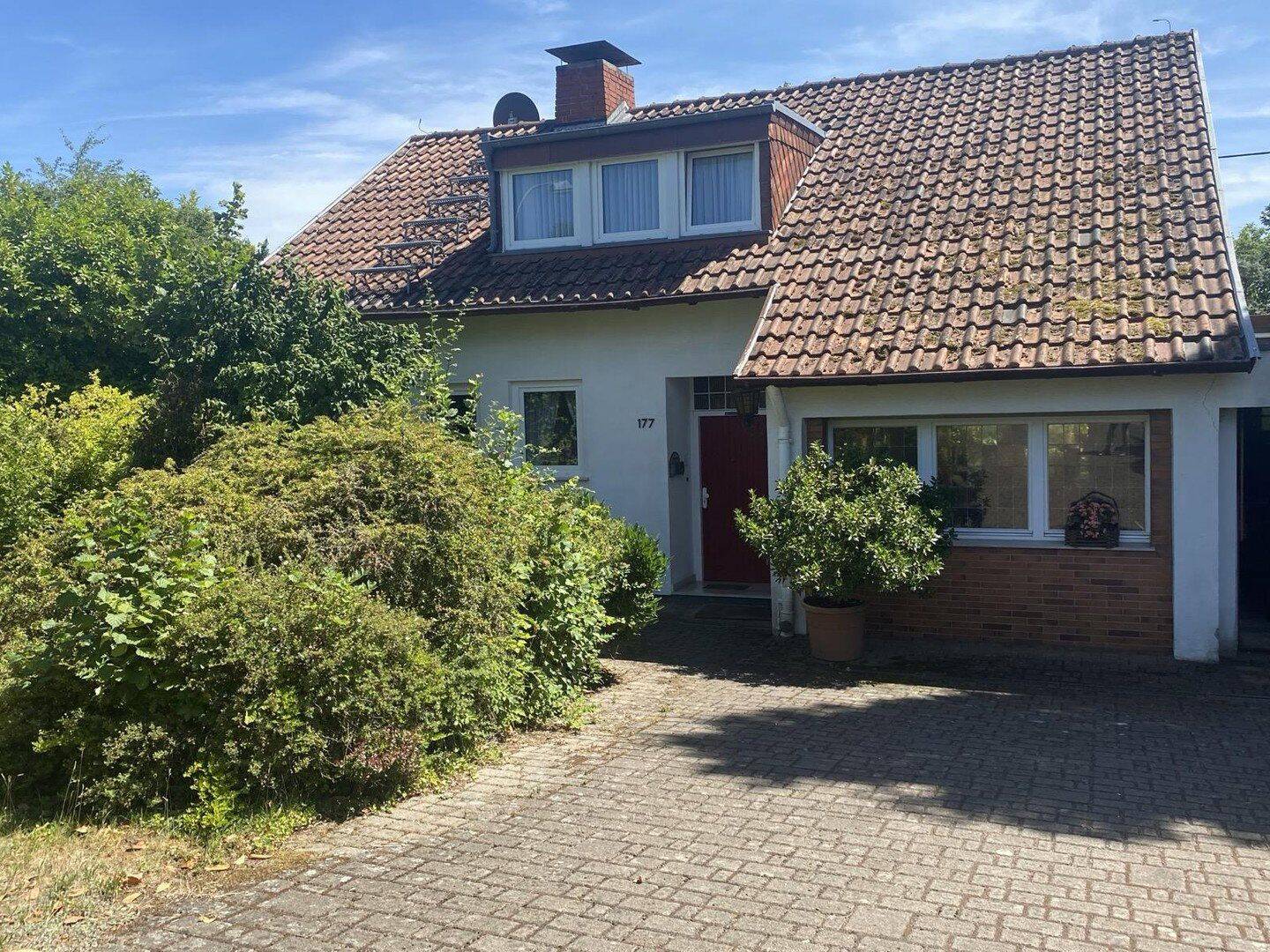 Freistehendes Einfamilienhaus in idyllischer Lage, 66133 Saarbrücken