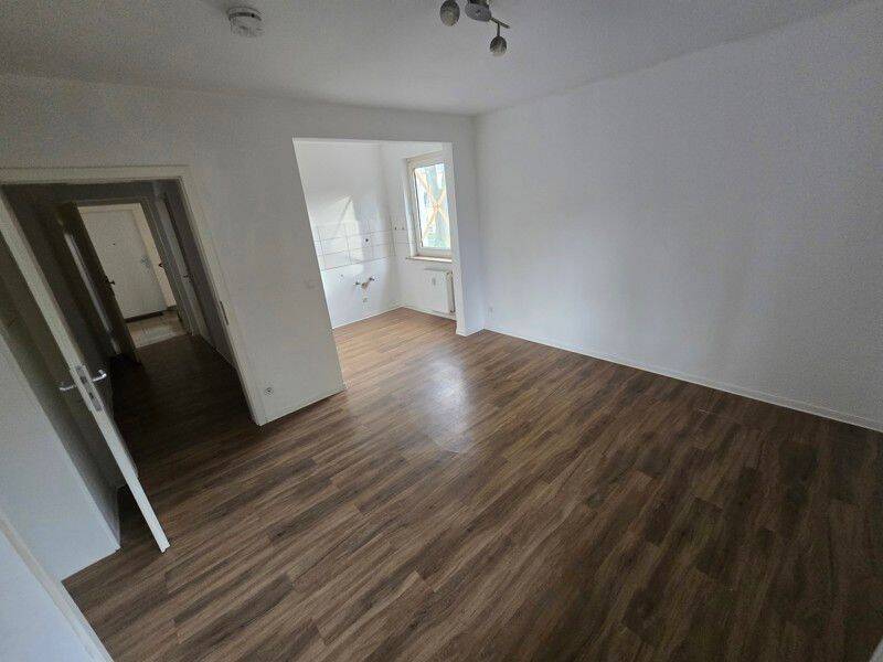 Moderne Wohnung in Hassels für Singles ab sofort, 40599 Düsseldorf (Benrath Hassels Holthausen Reisholz)