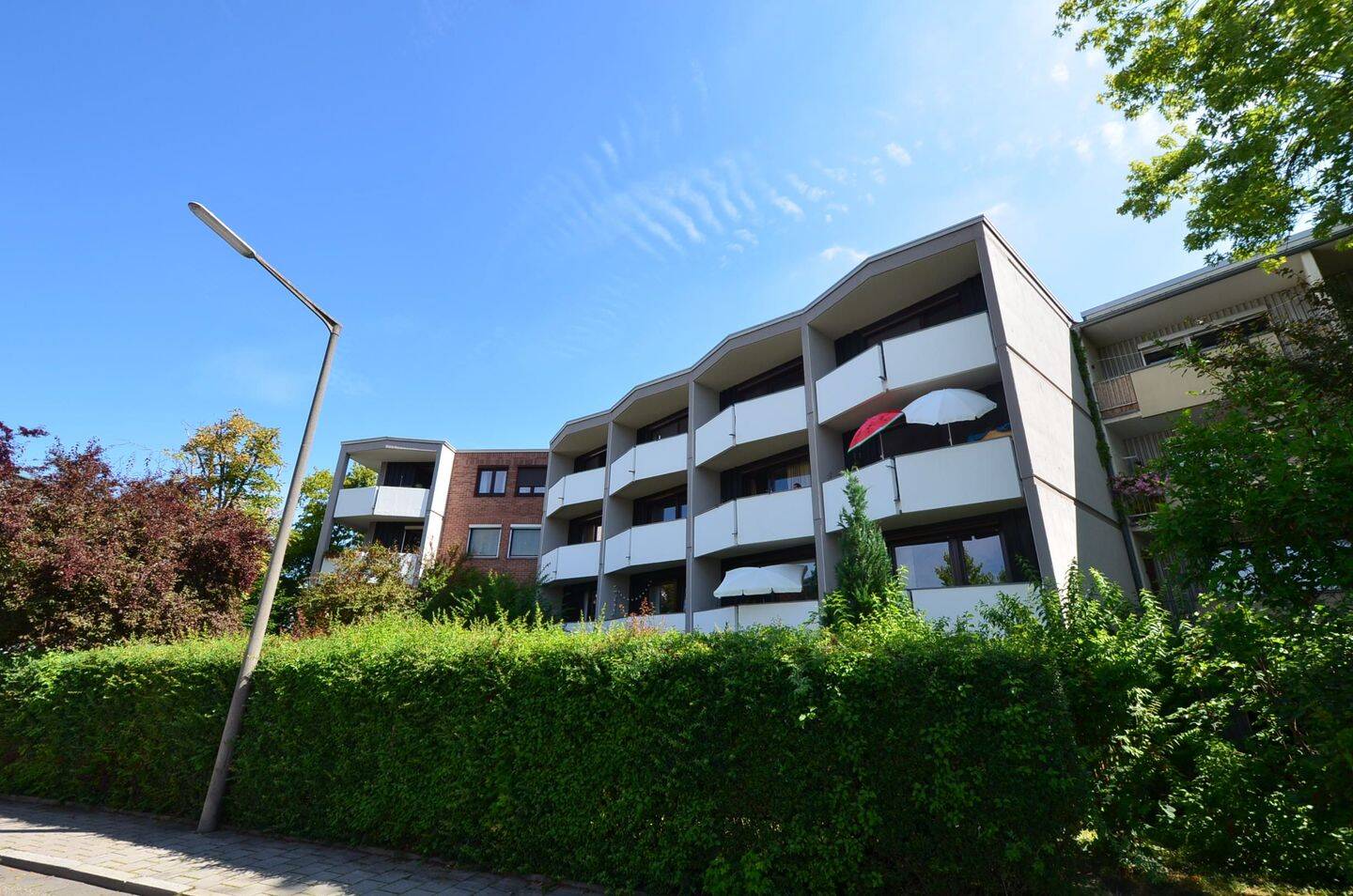 Sanierte 2-Zi.Wohnung mit Balkon im Westen von Regensburg, 93049 Regensburg (Großprüfening-Dechbetten-Königswiesen Innenstadt Westenviertel)