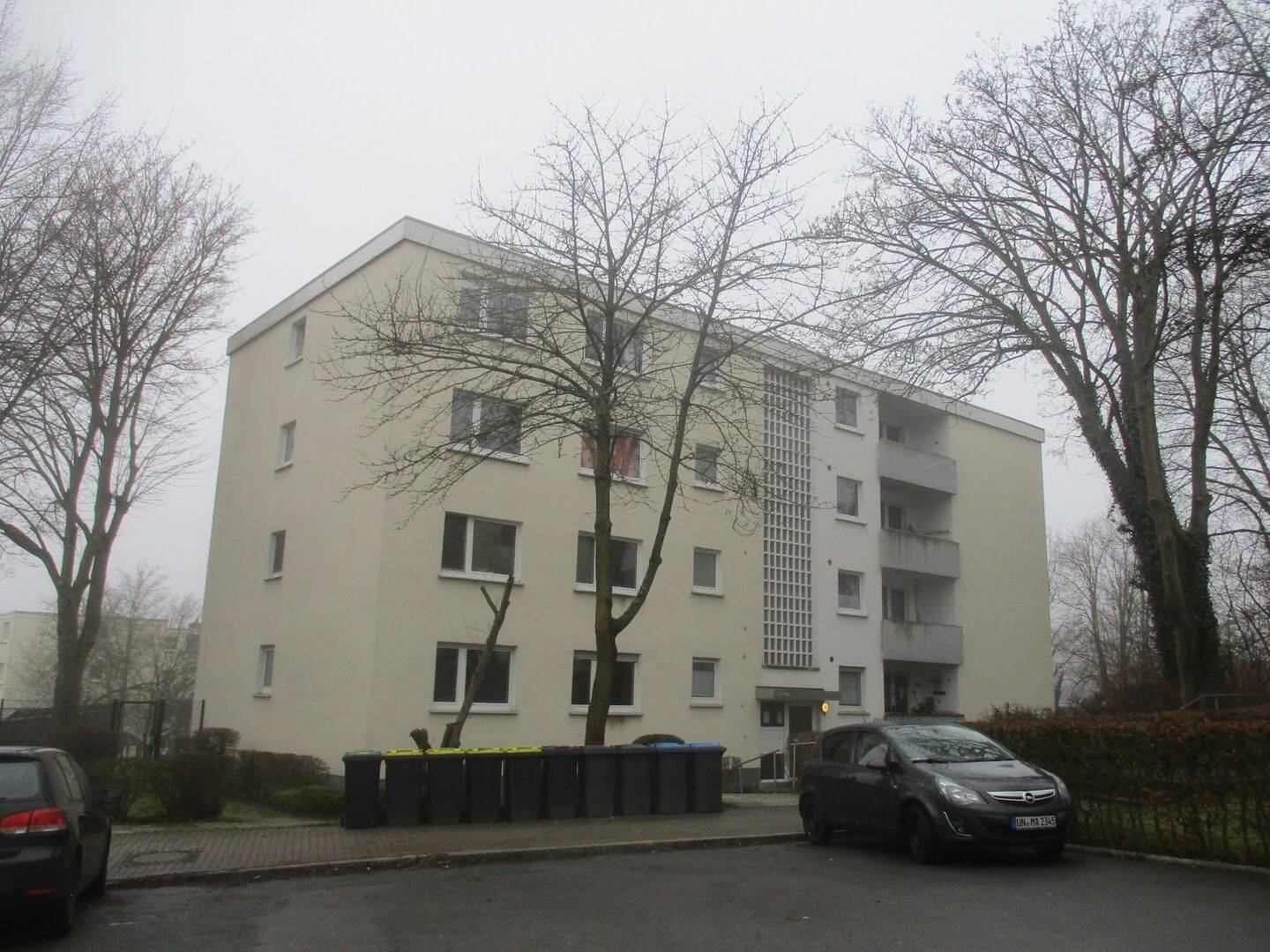Gepflegte 2 Zimmer mit Balkon, 2. OG , Fröndenberg-Mühlenberg, Paul-Löbe-Straße 30, 58730 Fröndenberg/Ruhr