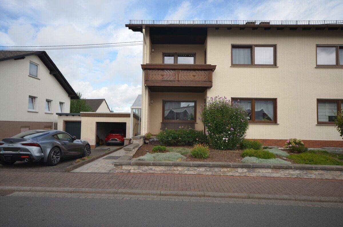 Ihr Wohntraum in ruhiger Lage! Modernisierte Doppelhaushälfte mit Garage und Garten., 56244 Ewighausen
