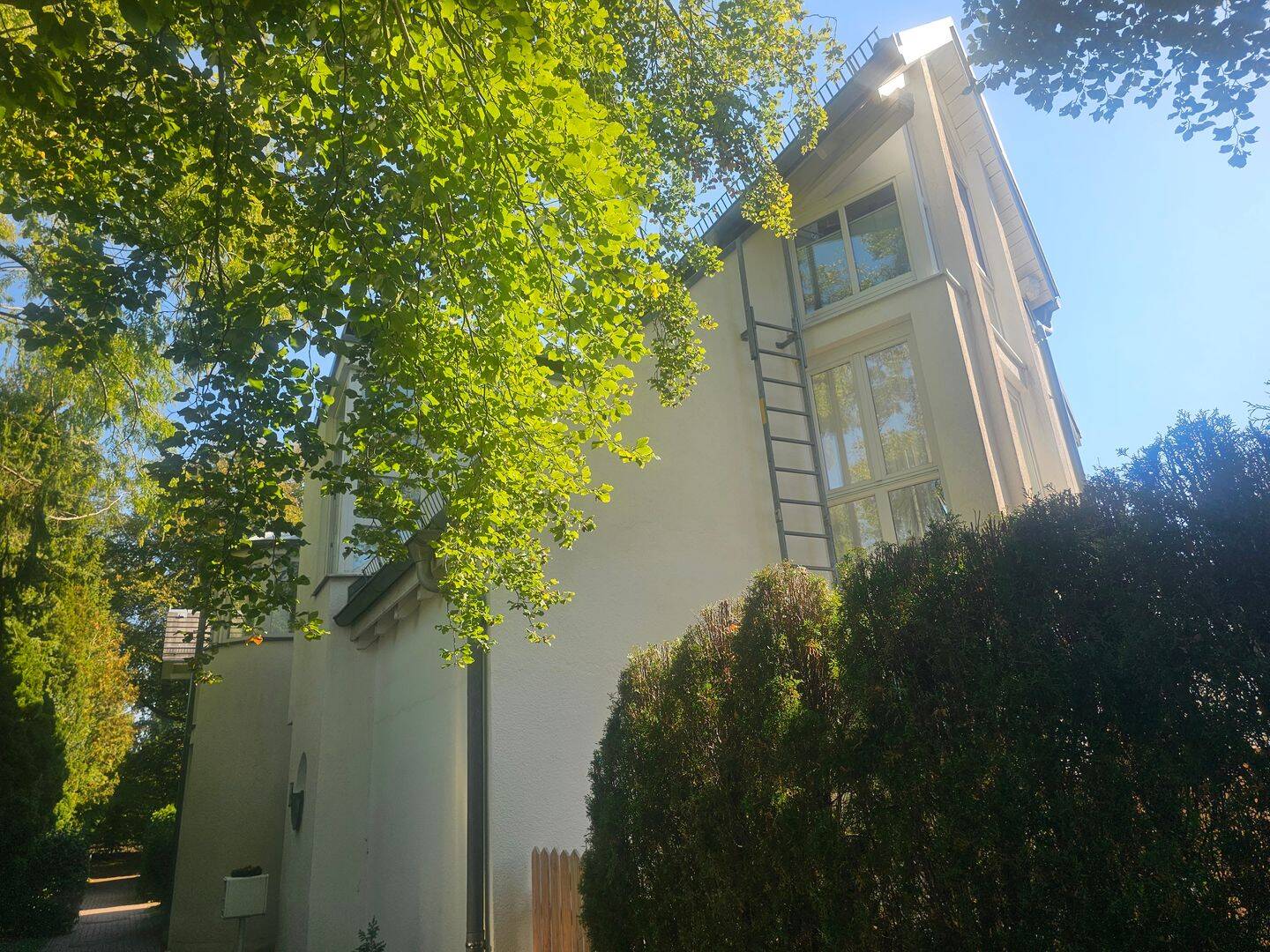 **Wunderschöne Maisonette 2 ZKB inkl. EBK und Tiefgarage + Blick ins Grüne**, 82049 Pullach i. Isartal