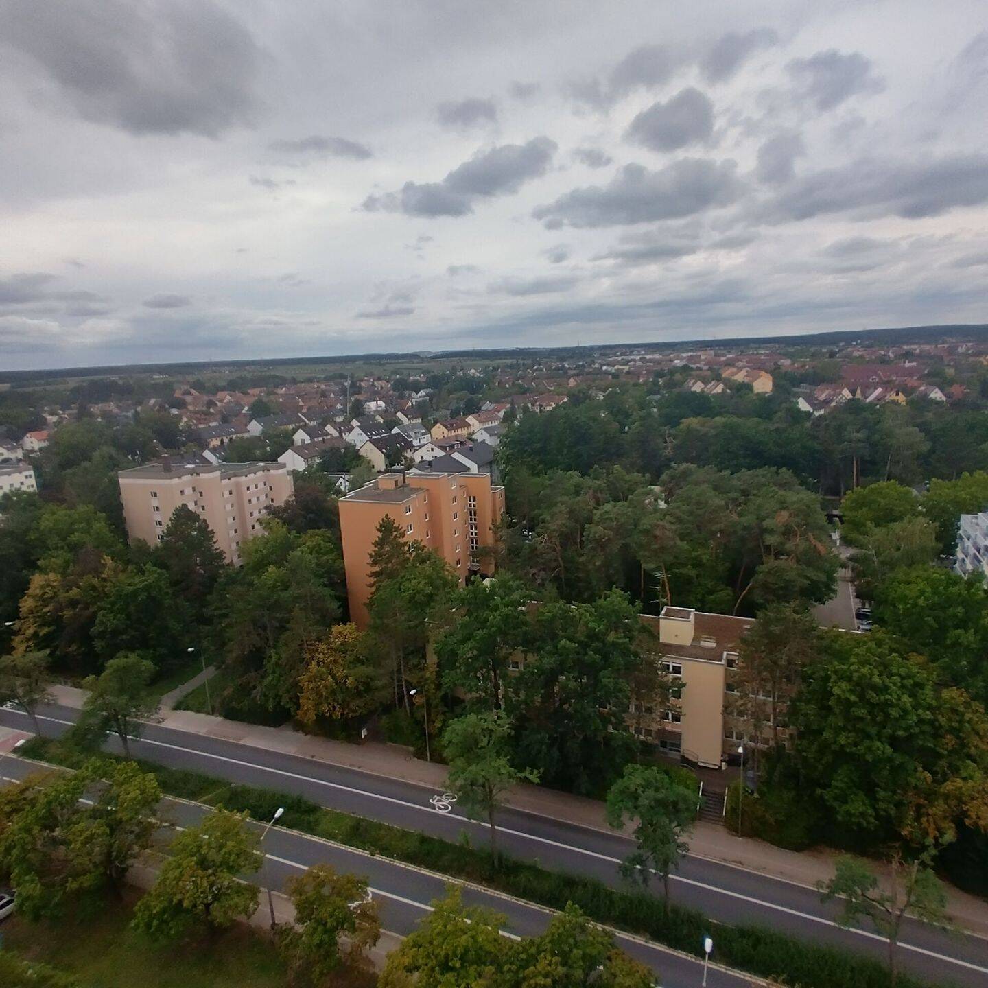 Sonnige 1,5-Zimmer-Wohnung im 16. OG mit Panorama-Weitblick & Garage – Am Europakanal, 91056 Erlangen
