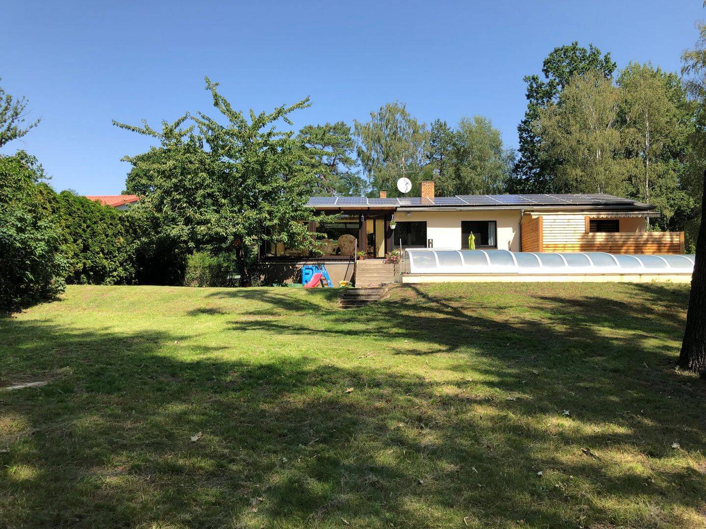 Großzügige 4,5-Zimmer-Wohnung mit Wintergarten, Garten & Pool in ruhiger Lage von Klosterfelde, 16348 Wandlitz