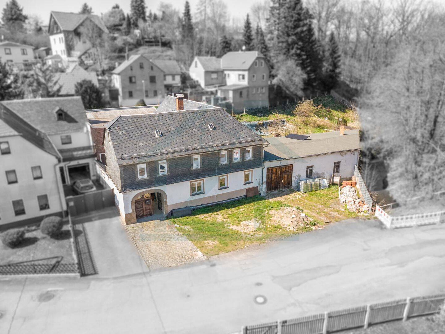 Zweiseitenhof mit Charme: Modernes Wohngefühl & viel Freiraum für Ihre Ideen, 7950 Zeulenroda-Triebes