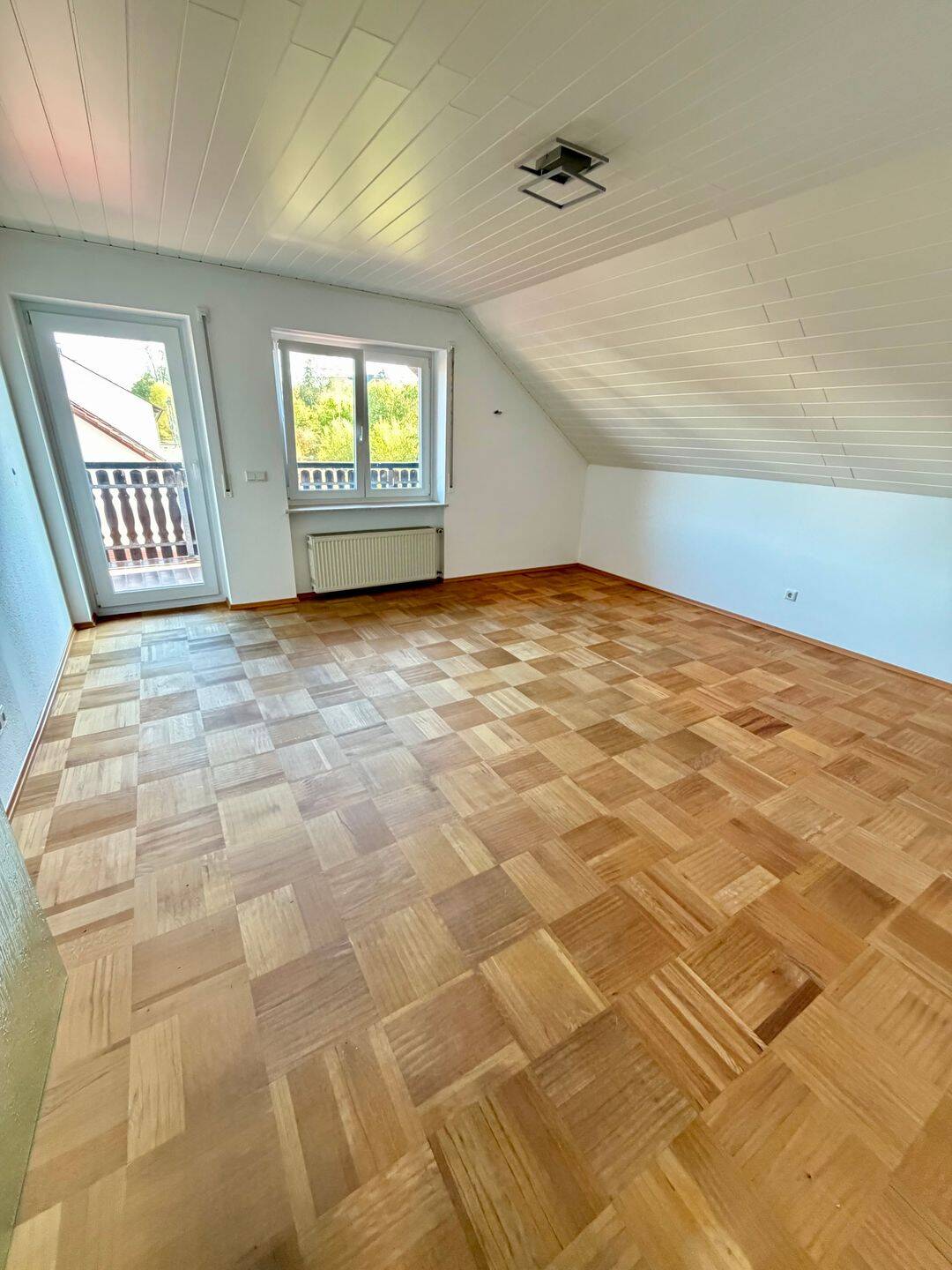Großzügige 3-Zi-Wohnung mit Küche und Balkon in Veitsbronn (Kagenhof), 90587 Veitsbronn