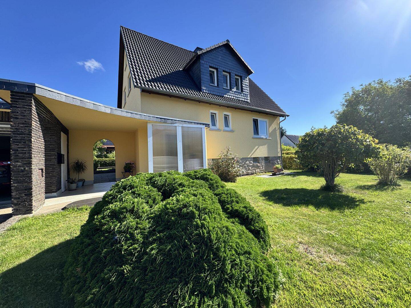Freistehendes Einfamilienhaus mit 5 Zimmern, Garten und Garage in Ahnatal-Weimar, 34292 Ahnatal