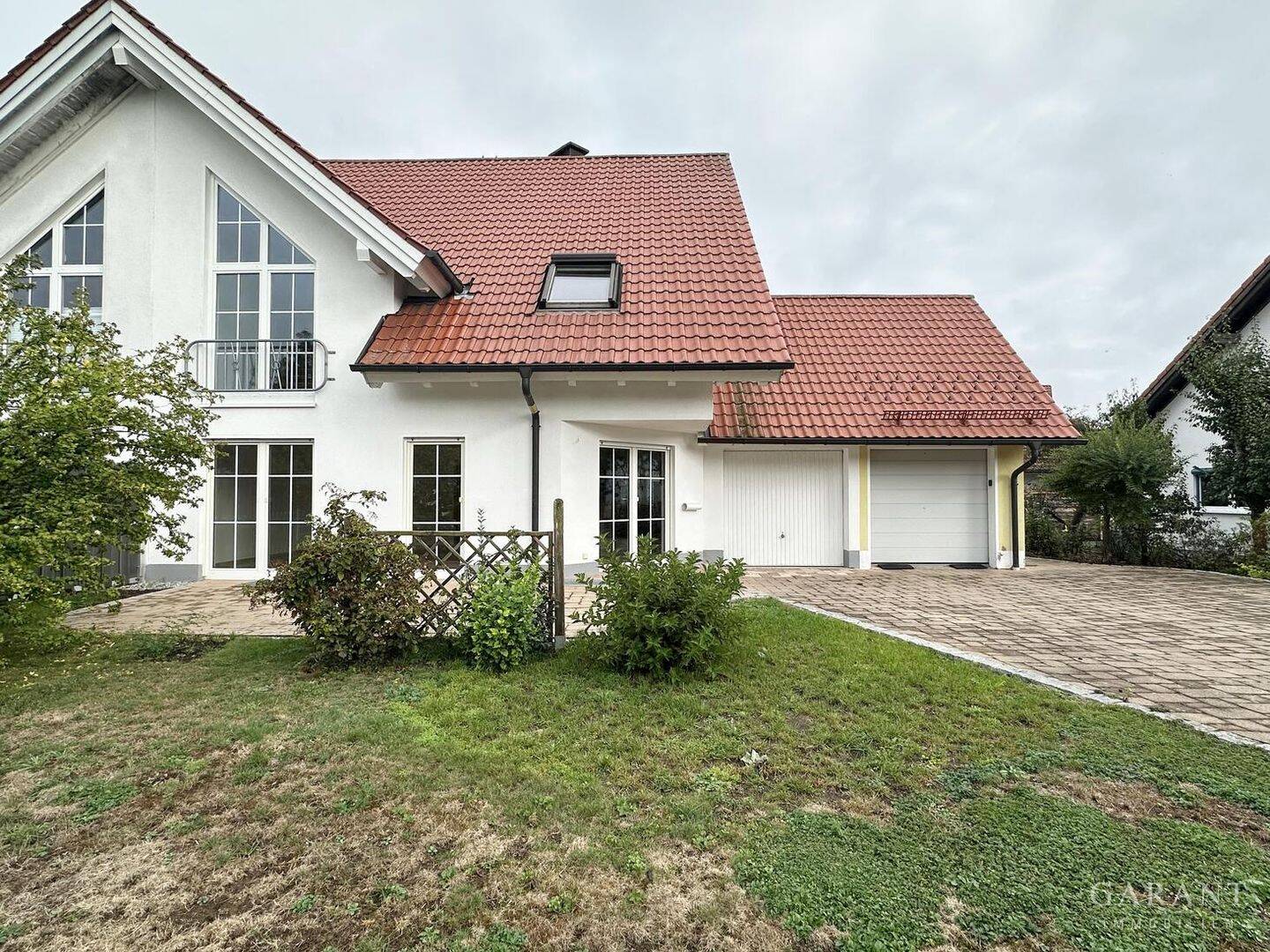 *Charmante Doppelhaushälfte mit ausgebauter Galerie und Süd-Terrasse in Lautrach!*, 87763 Lautrach