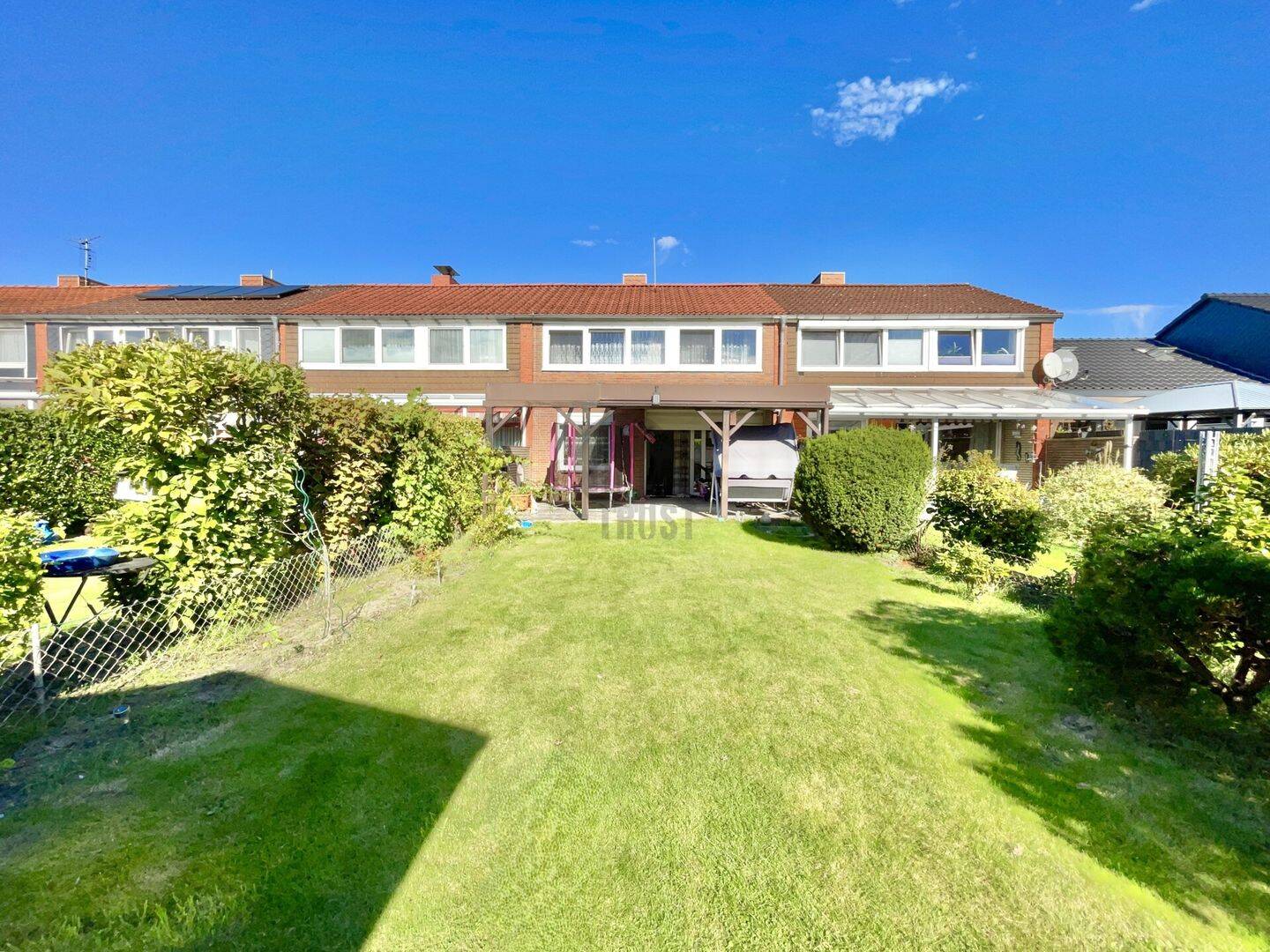 ENTANTSPANNEN BEI JEDEM WETTER: GEMÜTLICHES REIHENHAUS MIT ÜBERDACHTER TERRASSE, 21682 Stade
