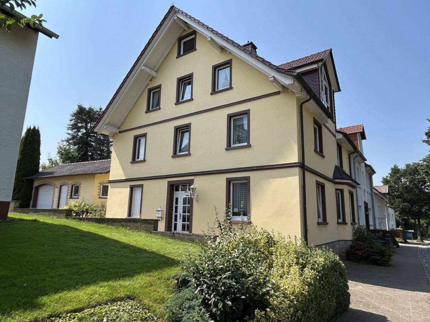 Vielseitiges Wohnhaus mit großzügigem Anwesen am Rande von Rösebeck, 34434 Borgentreich