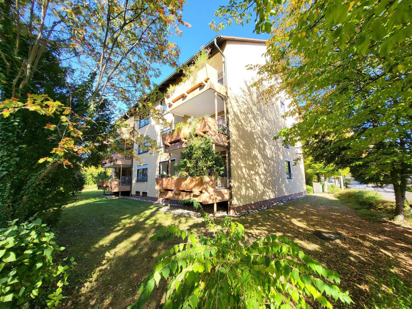 Ruhig gelegene 2 ½ Zimmer Wohnung mit Garage in Buckenhof zu vermieten!, 91054 Buckenhof (Burgberg Erlangen-Nord Erlangen-Ost Innenstadt Sieglitzhof)