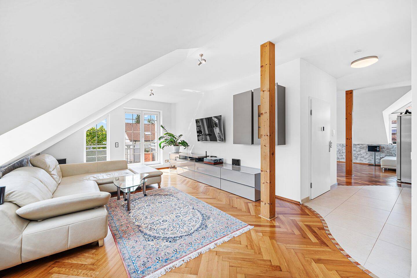 Ganz oben. Ganz für sich. Ca. 120 m²-Dachgeschosswohnung mit zwei Balkonen in Trudering, 81825 München (Berg am Laim Trudering-Riem)