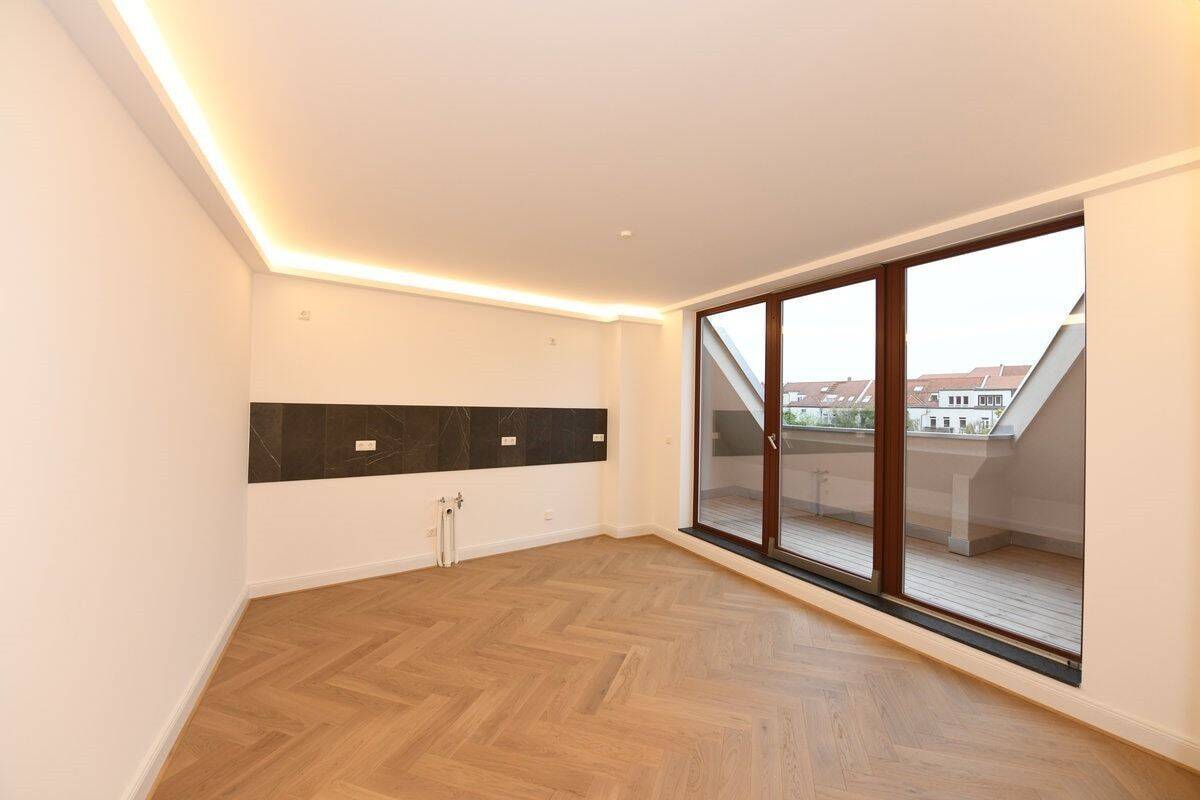 Ganz oben! + Erstbezug + Fußbodenheizung + Parkett + Dachloggia + Wanne & Dusche + LED-Licht, 4155 Leipzig (Gohlis-Mitte Gohlis-Süd)