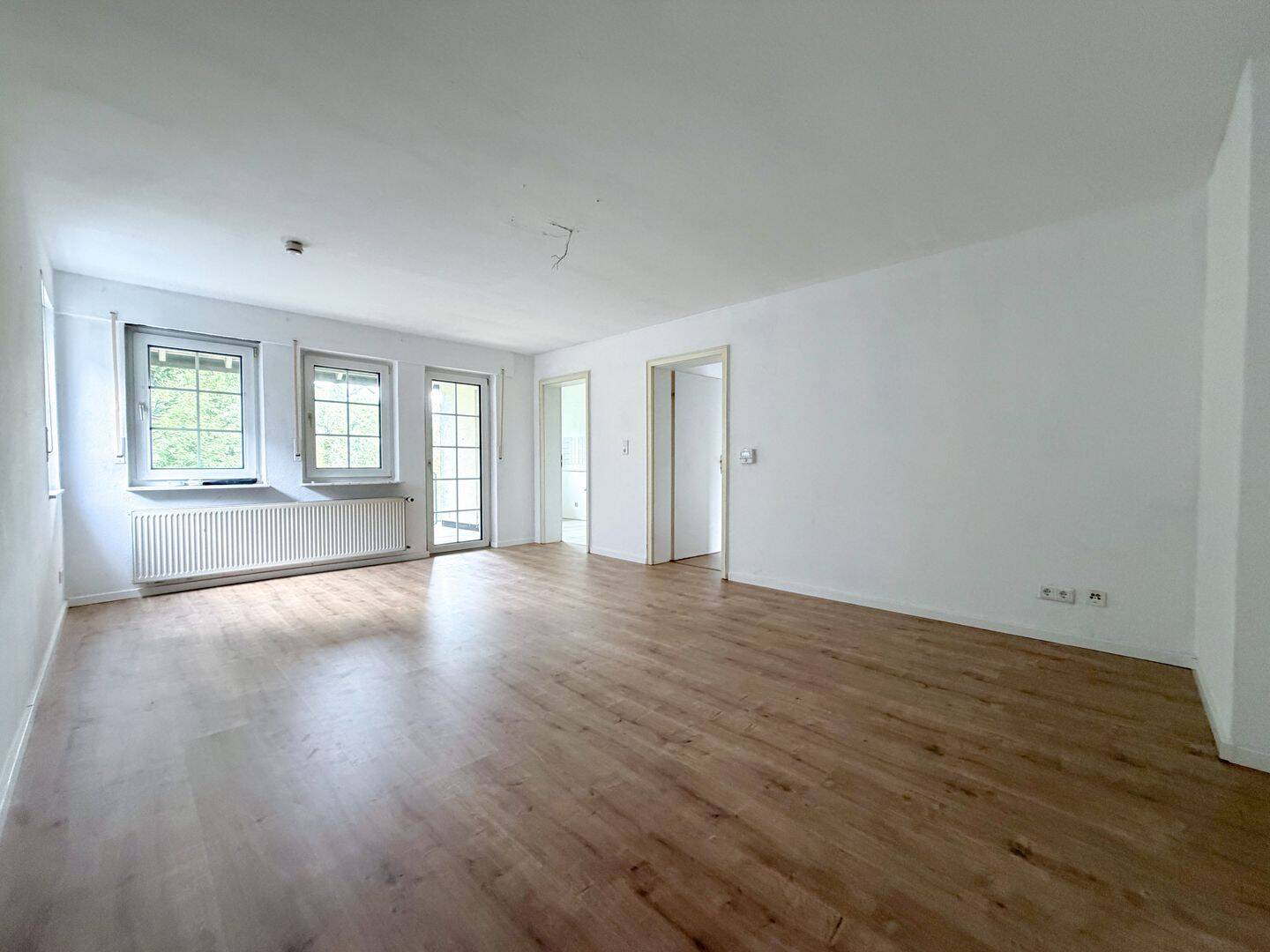 Helle 3-Zimmer-Wohnung mit neuem Boden, Balkon und Stellplatz – ideal für Familien, 59909 Bestwig