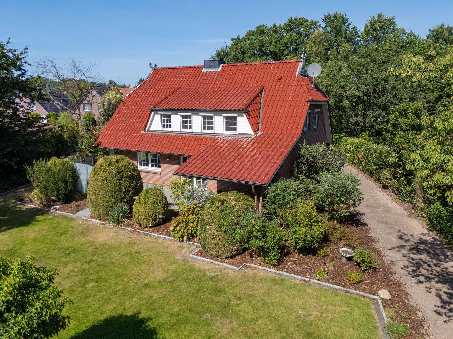 Weihnachten im neuen Haus – Modernisiertes Einfamilienhaus in beliebter Lage, 21357 Barum
