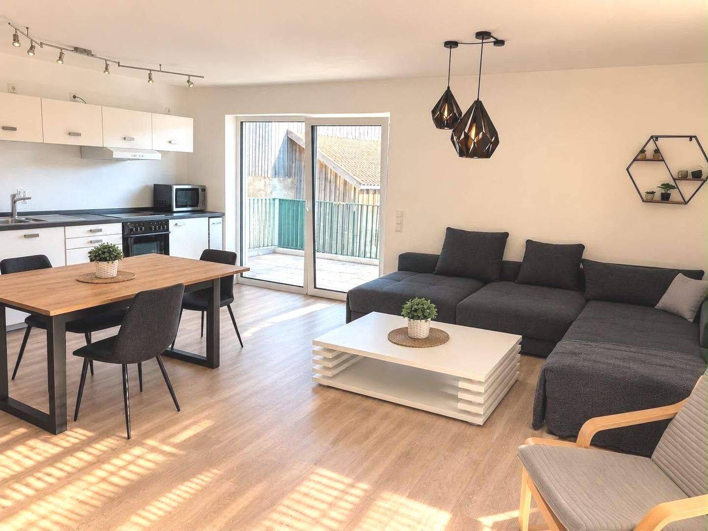Moderne 3-Zimmer-Wohnung mit Südbalkon und Lift, TG, 87651 Bidingen