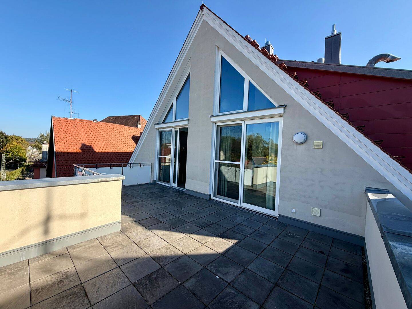 Hochwertige 4,5 Zi.-Maisonette-Wohnung mit Einbauküche und Balkon mitten in der Ellwanger Innenstadt, 73479 Ellwangen (Jagst)