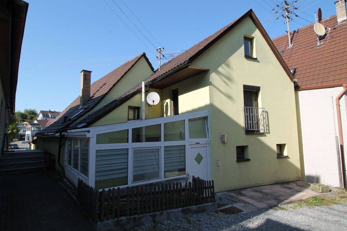 *** Einfamilienhaus mit Wintergarten zentral in Cleebronn ***, 74389 Cleebronn