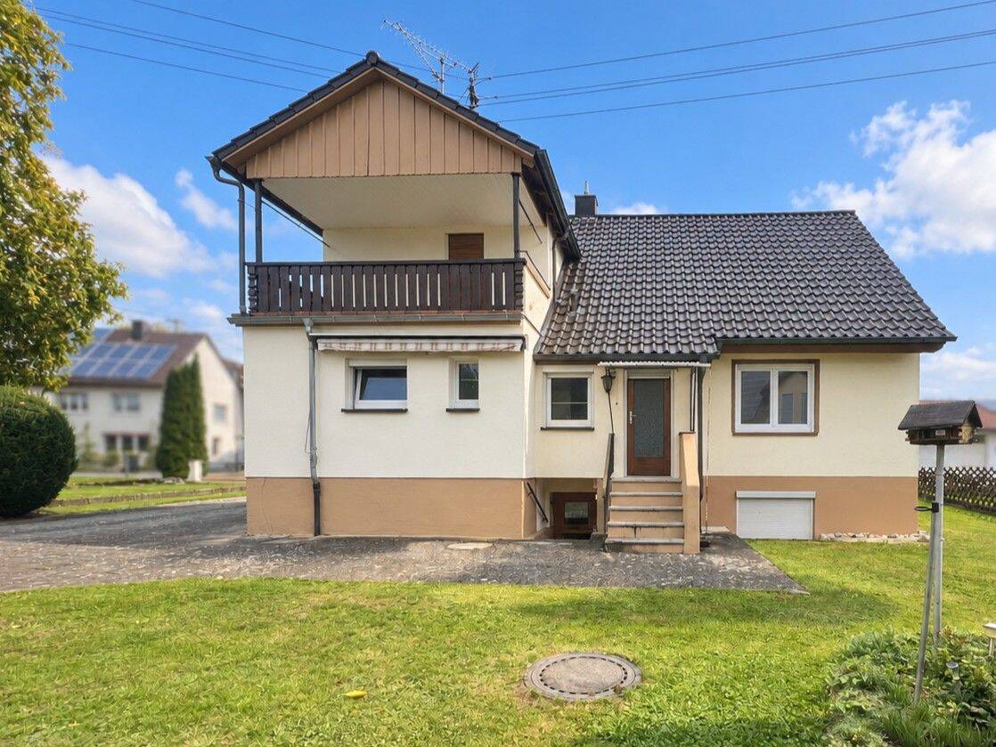 Platz für Ihre Wohnideen – Einfamilienhaus mit großem Garten und zwei Garagen, 88326 Aulendorf