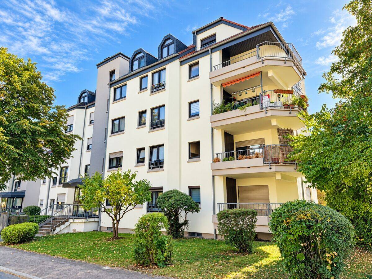 Helles Apartment mit Einbauküche, Balkon & Tiefgaragenstellplatz, 61352 Bad Homburg v.d. Höhe