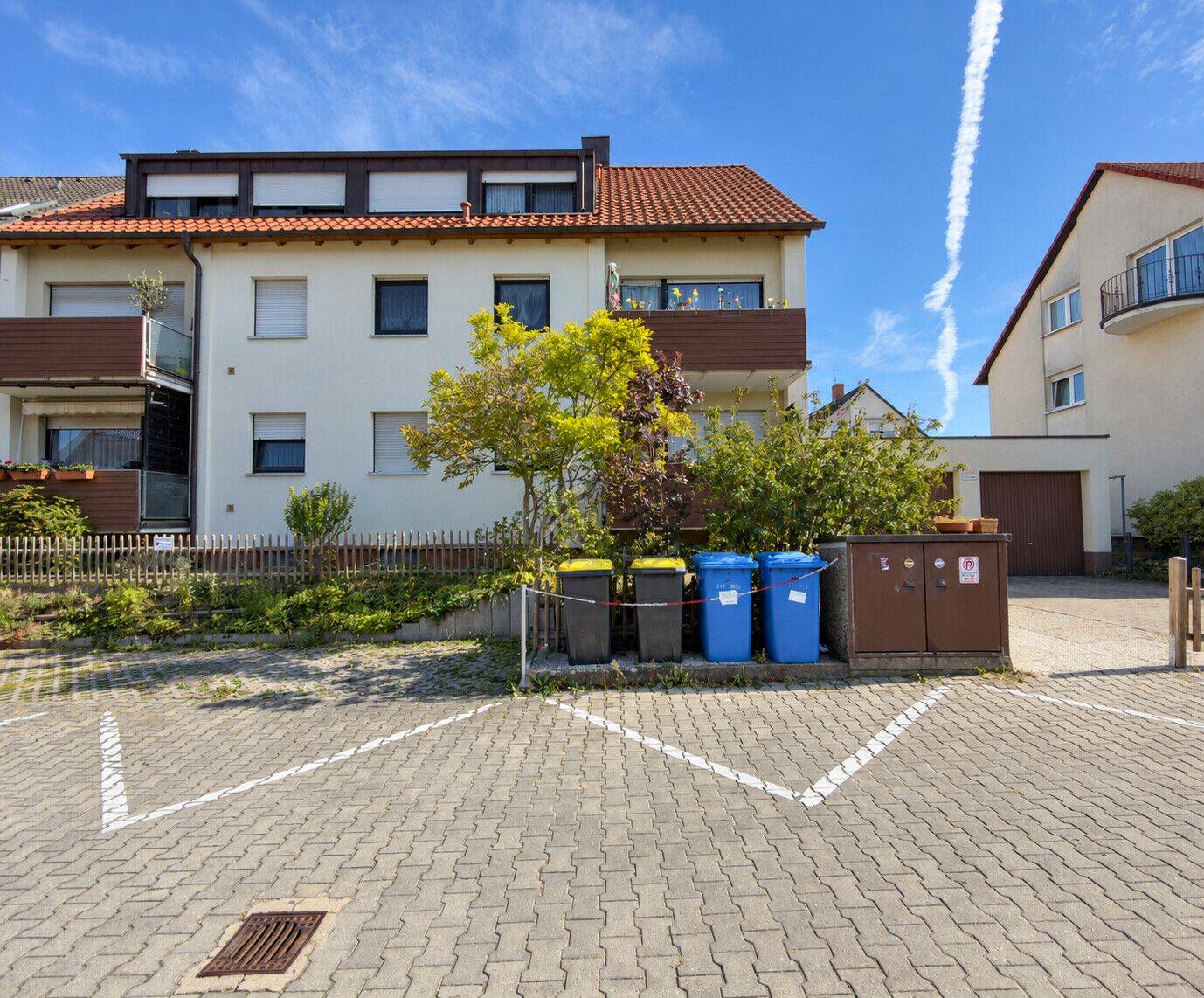 Nürnberg-Schweinau – Sanierte 3-Zimmer-Wohnung im Hochparterre mit Balkon & Stellplatz, 90449 Nürnberg (Gebersdorf Neuröthenbach Röthenbach bei Schweinau)