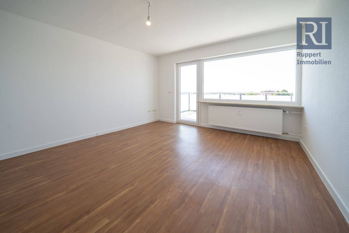 Sanierte, großzügige 3-Zimmerwohnung mit Balkon, 97297 Waldbüttelbrunn