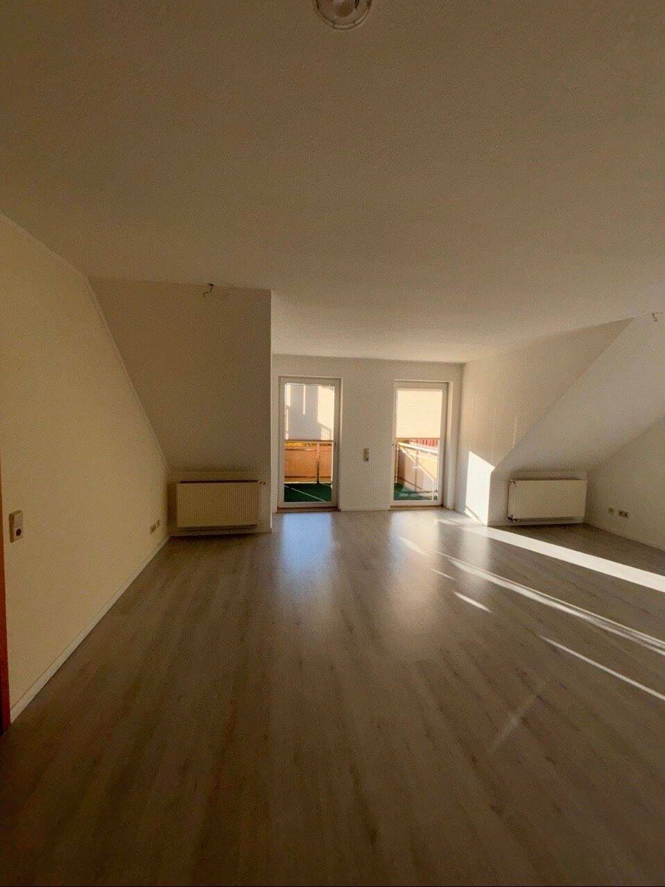 Helle 2-Zimmer Dachgeschosswohnung mit Einbauküche – Nachmieter gesucht!, 39326 Hohe Börde