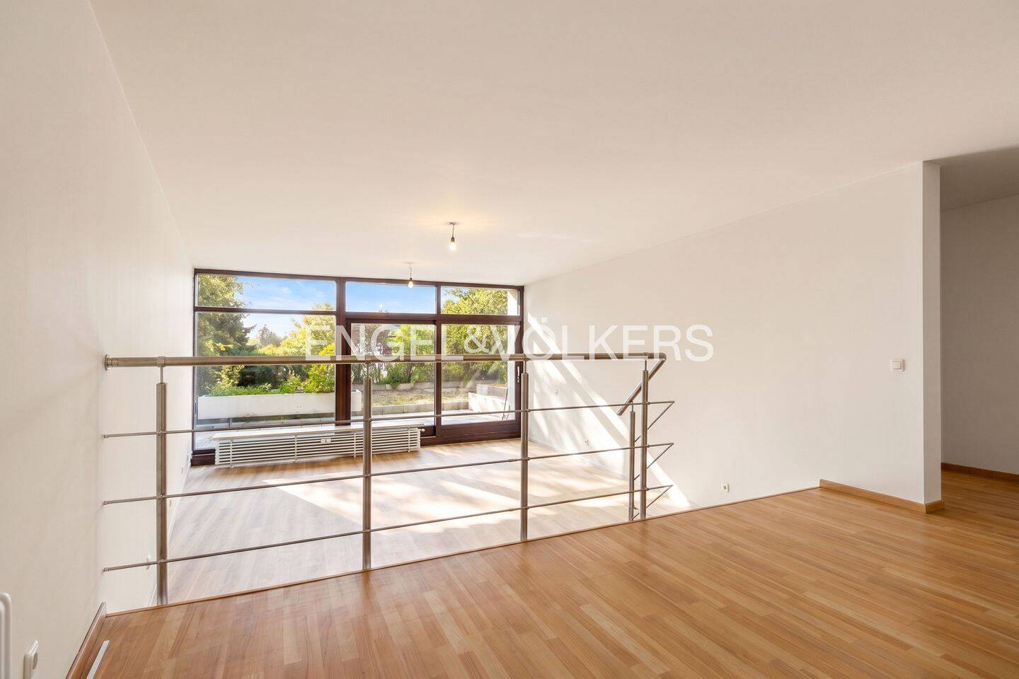 Lichtdurchflutete 3,5-Zimmer-Wohnung mit Terrasse und TG-Stellplatz in Innenstadtnähe, 93055 Regensburg (Brandlberg-Keilberg Burgweinting-Harting Innenstadt Ostenviertel Schwabelweis)