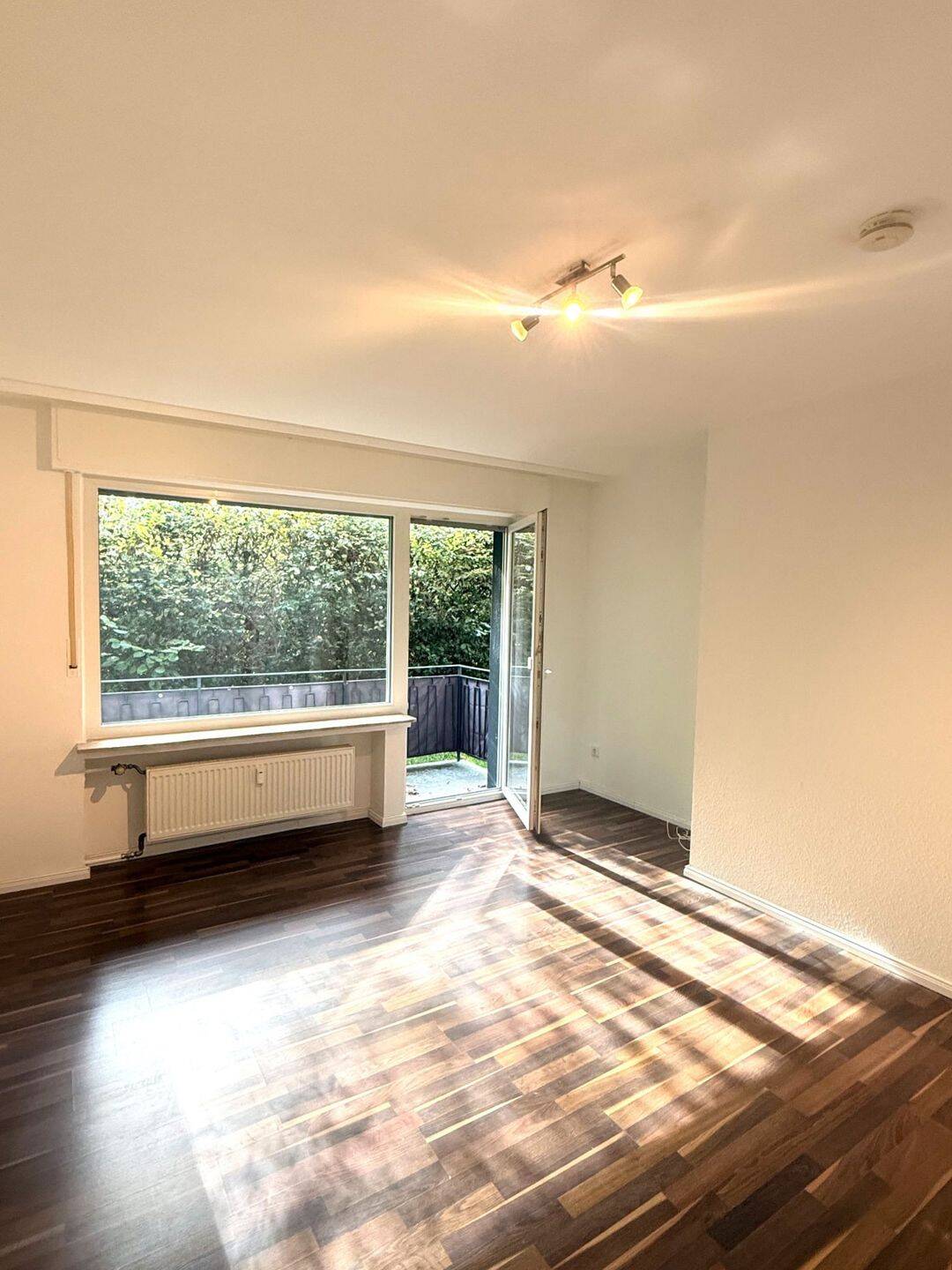 Gemütliche 1-Zimmer Wohnung mit Einbauküche und Balkon, 42899 Remscheid (Lennep Lüttringhausen)