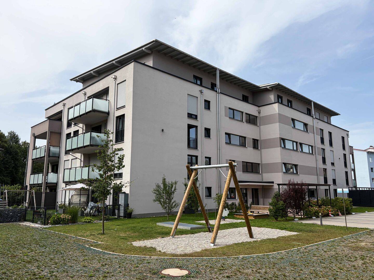 Moderne 4-Zimmer-Wohnung mit Balkon, 83308 Trostberg
