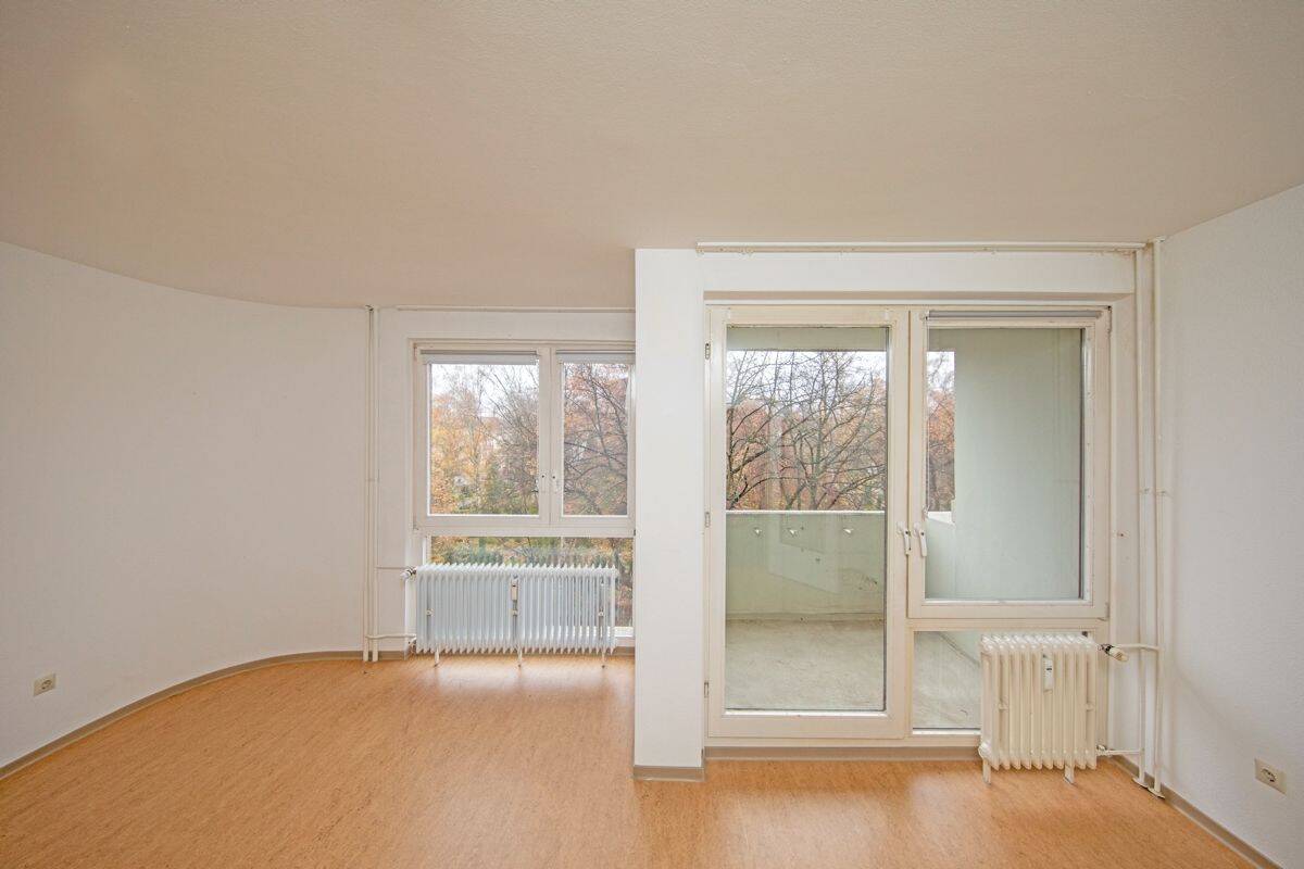 Bezugsfreie u. ruhige 1 Zi-Whg im VH 3. OG mit Südbalkon (alter) EBK Aufzug u. mit Blick ins Grüne, 12161 Berlin (Steglitz-Zehlendorf Friedenau Steglitz)