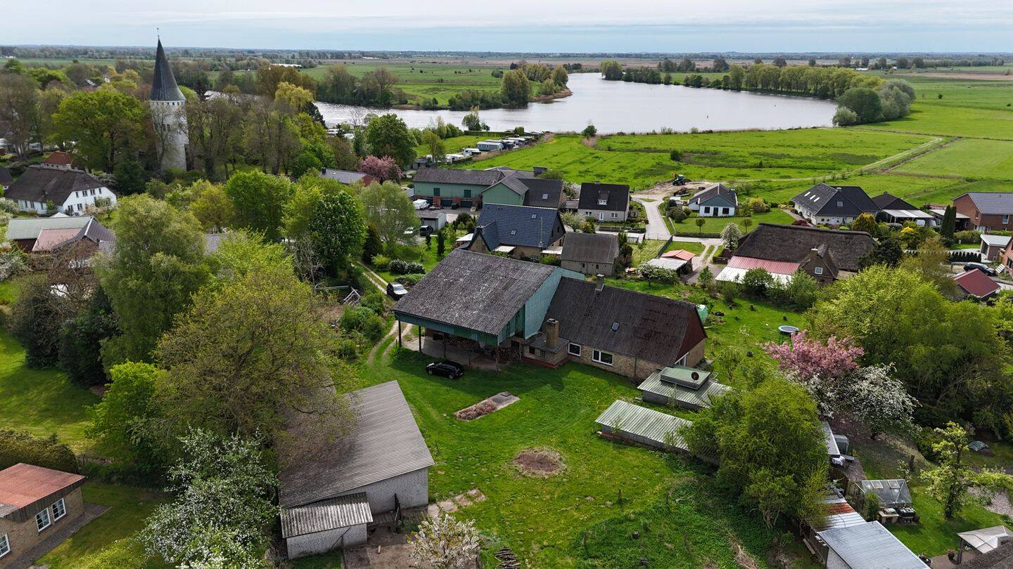 Resthof mit traumhaften Blick auf die Eider und großem Potential, 25879 Stapel