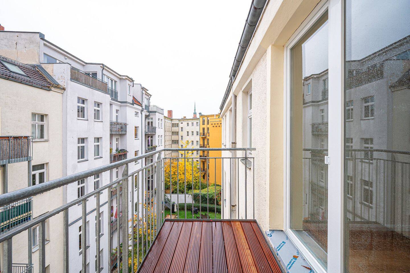 Mehr als nur ein Zimmer – großzügige 58 m² mit Balkon im Seitenflügel, 10435 Berlin (Mitte Prenzlauer Berg)