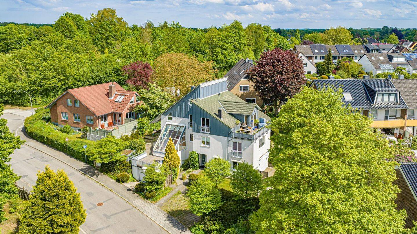 Großzügige Maisonettewohnung mit Dachterrasse in strandnaher Lage von Heikendorf, 24226 Heikendorf