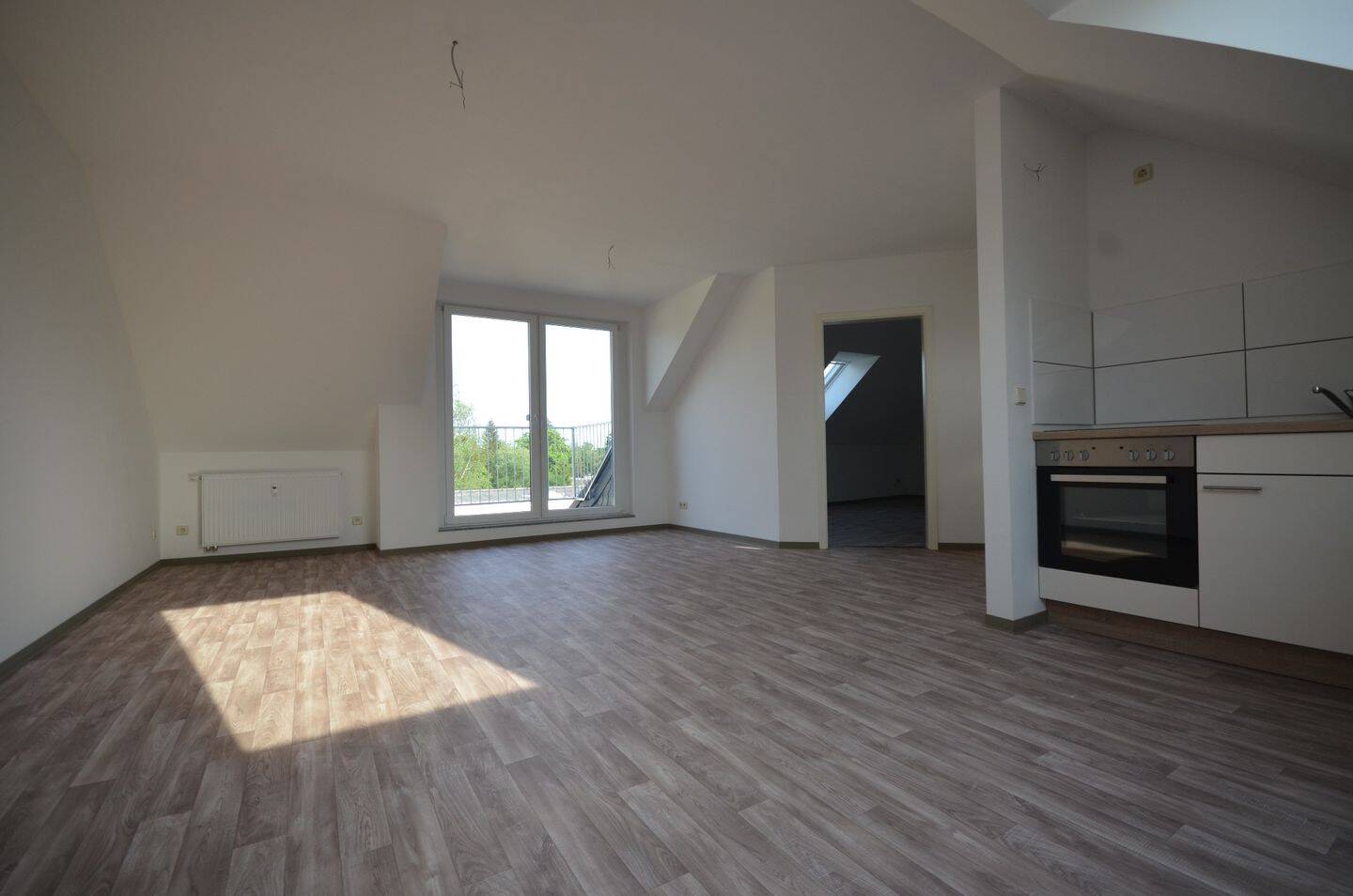 Moderne 2-Zimmer Wohnung Einbauküche, mit Balkon in Dessau-Roßlau, 6842 Dessau-Roßlau (Innenstadt Kleutsch Mildensee Sollnitz Süd)