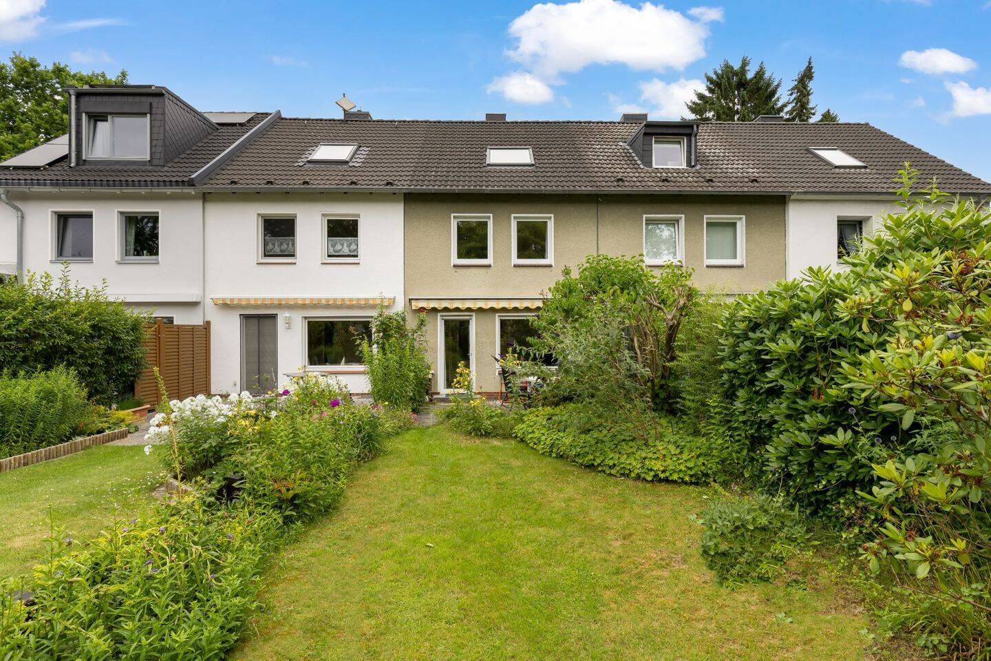 Ein Garten zum Verlieben- Reihenhaus in ruhiger Lage von Hamburg- Volksdorf, 22359 Hamburg (Wandsbek Bergstedt Rahlstedt Volksdorf)