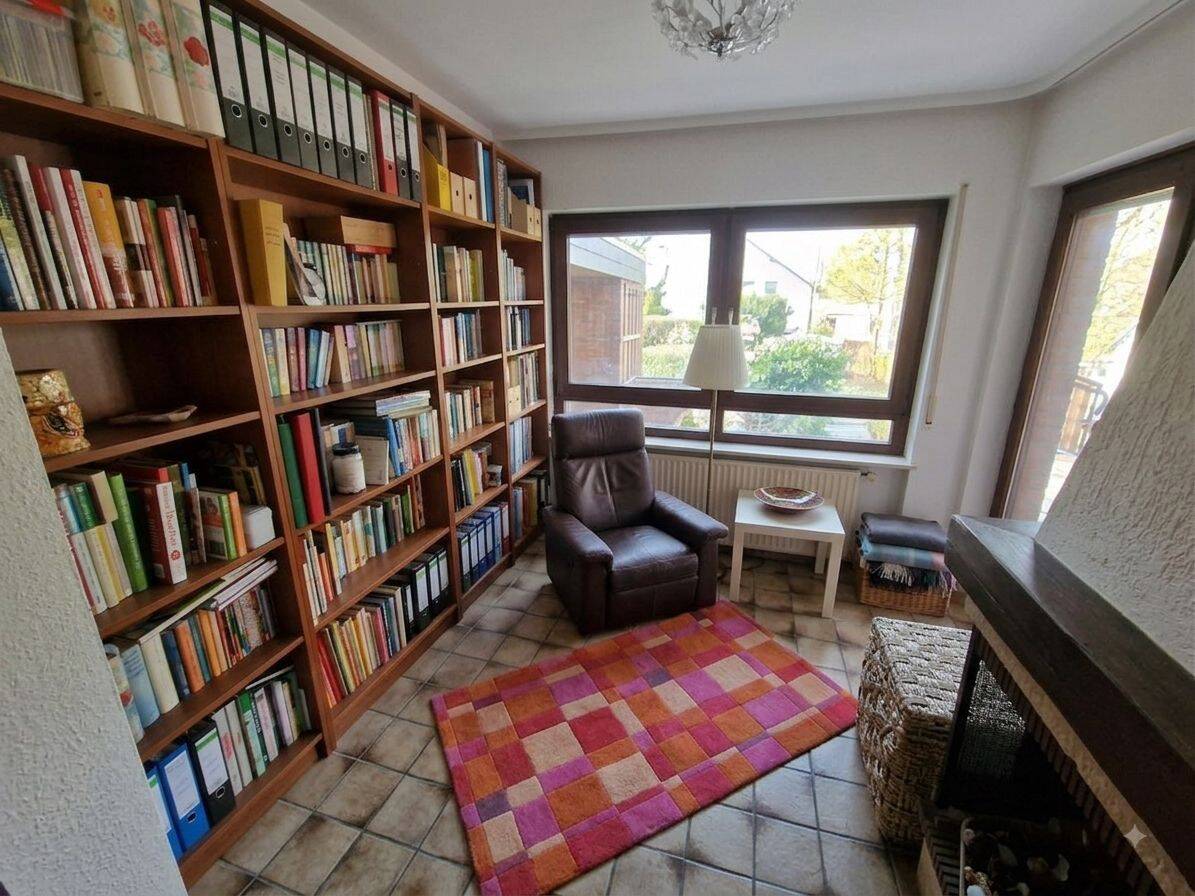 Verklinkertes Reihenmittelhaus mit viel Platz in guter Lage in Egelsbach, 63329 Egelsbach