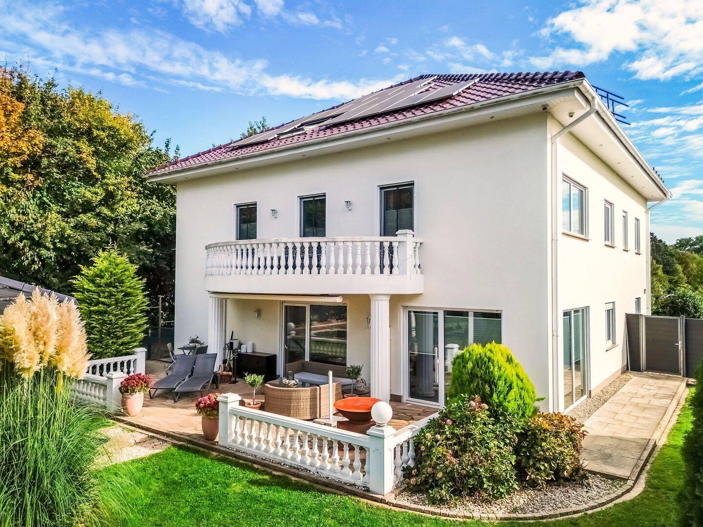 Raum für die ganze Familie: hochwertige Stadtvilla mit außergewöhnlichem Platzangebot!, 32120 Hiddenhausen