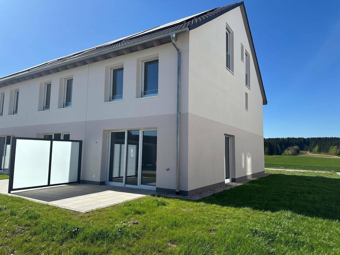 Einziehen & Wohlfühlen: Erstbezug Reihenendhaus mit Terrasse, Garten, Carport & Stellplatz in VS, 78054 Villingen-Schwenningen