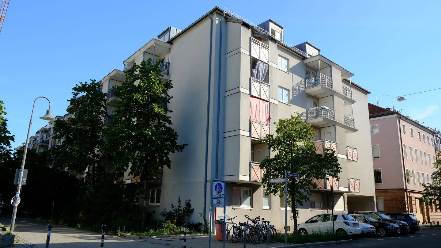 Renovierte 2-Zimmer-Wohnung / Erstbezug mit Einbauküche im Hochparterre, 90478 Nürnberg (Dutzendteich Gleißhammer Glockenhof Sankt Peter Zerzabelshof)