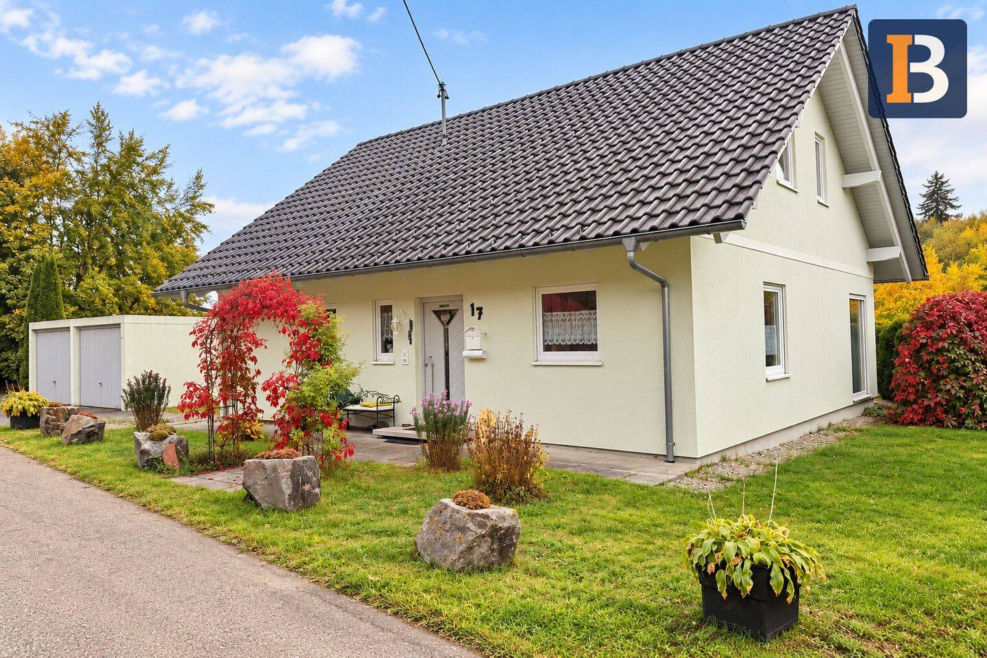 Einfamilienhaus mit 1.159 m² Grundstück, Doppelgarage & Zusatzfläche in VS-Weilersbach, 78052 Villingen-Schwenningen