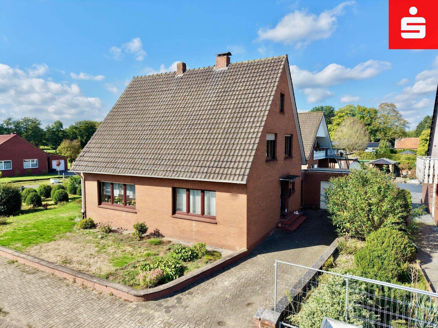 Großzügiges Einfamilienhaus auf Eckgrundstück in Neuenhaus, 49828 Neuenhaus