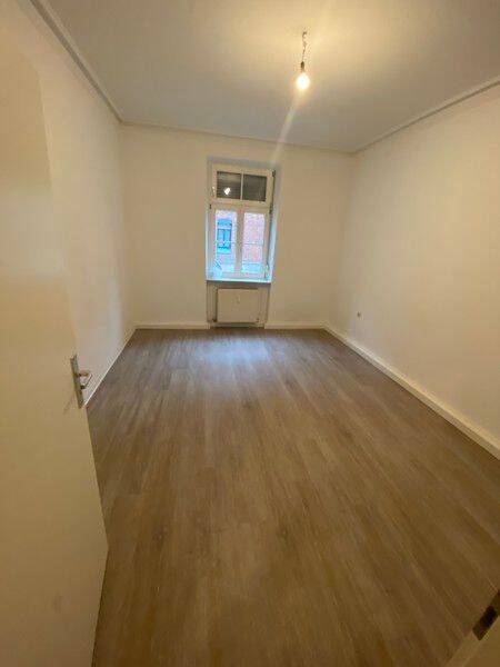 Auf gute Nachbarschaft: günstig geschnittene 2-Zi.-Wohnung, 70374 Stuttgart (Bad Cannstatt Sommerrain)