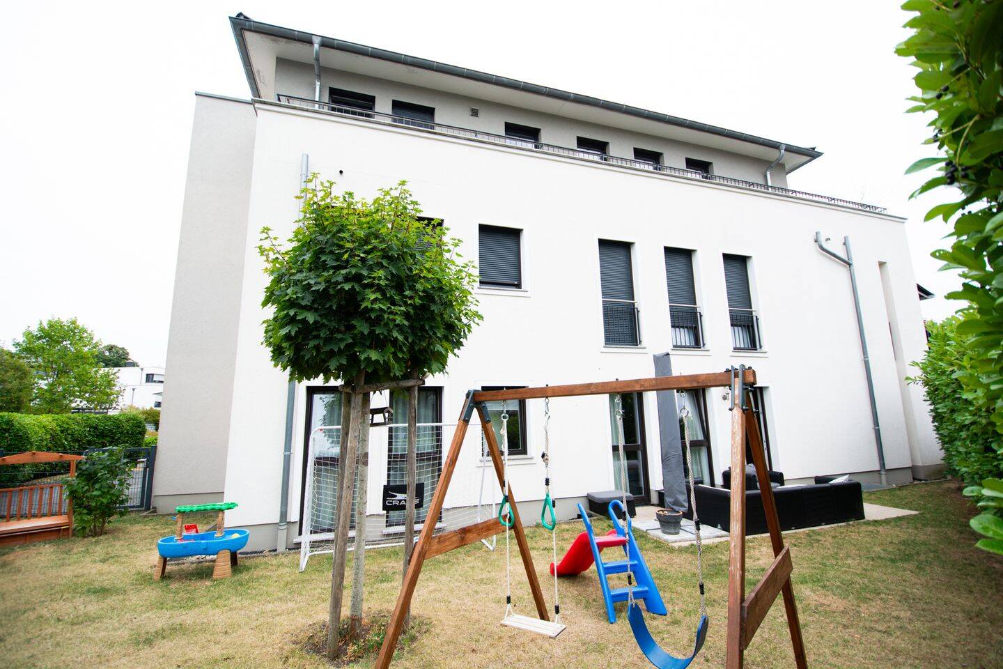 Moderne 3 Zimmerwohnung mit eigenem Garten/Terasse/2 Bädern u.TG-Stellplatz in Toplage von Oberursel, 61440 Oberursel (Taunus)