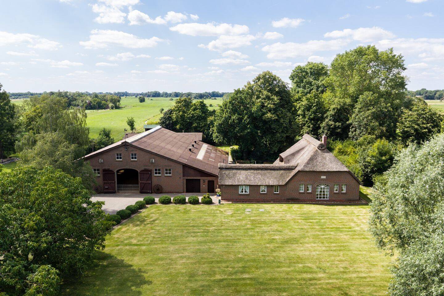 Gepflegtes Einfamilienhaus in Stadland mit Reithalle, 26936 Stadland