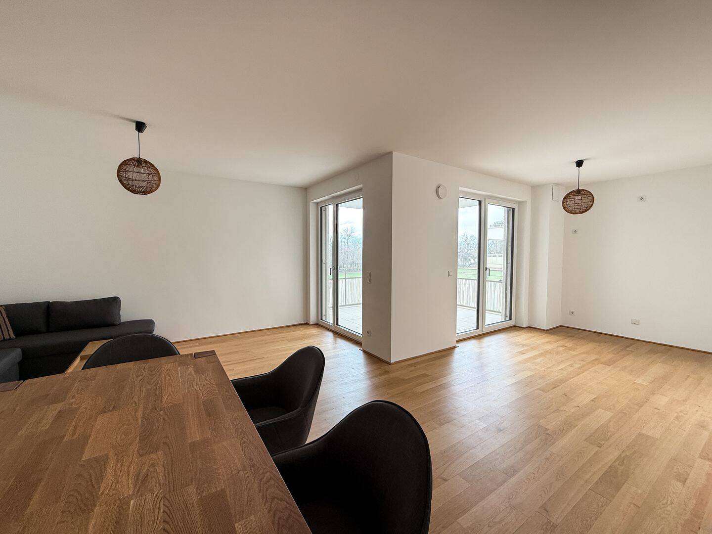 Stilvolle und neuwertige 3-Zimmer-Wohnung mit zwei Tiefgaragenstellplätzen in Freilassing, 83395 Freilassing