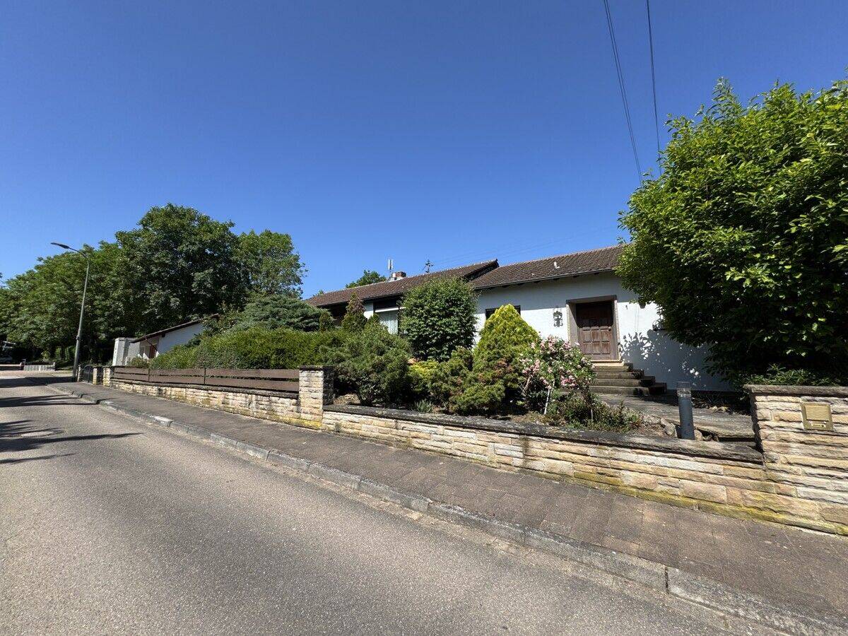 Repräsentativer Bungalow mit Einliegerwohnung, 67297 Marnheim