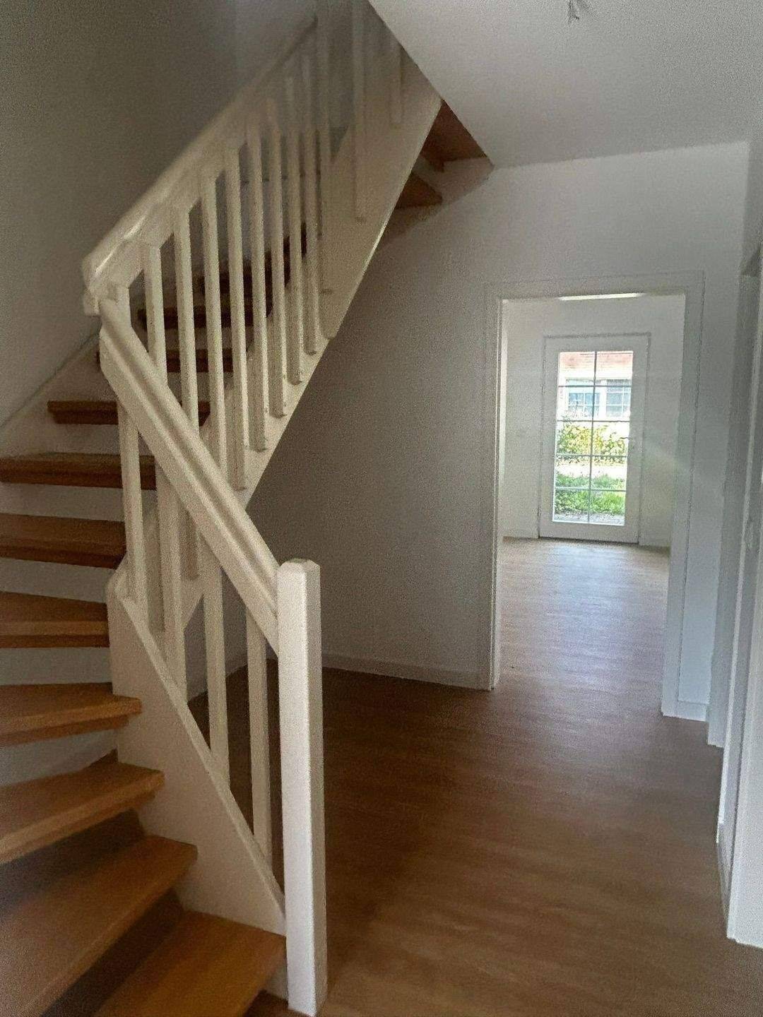 Idyllisch im Grünen gelegenes Reihenmittelhaus *Terrasse mit kleinem Garten *Balkon *Wohnküche *Wannenbad *Gäste WC*Stellplatz, 16321 Rüdnitz