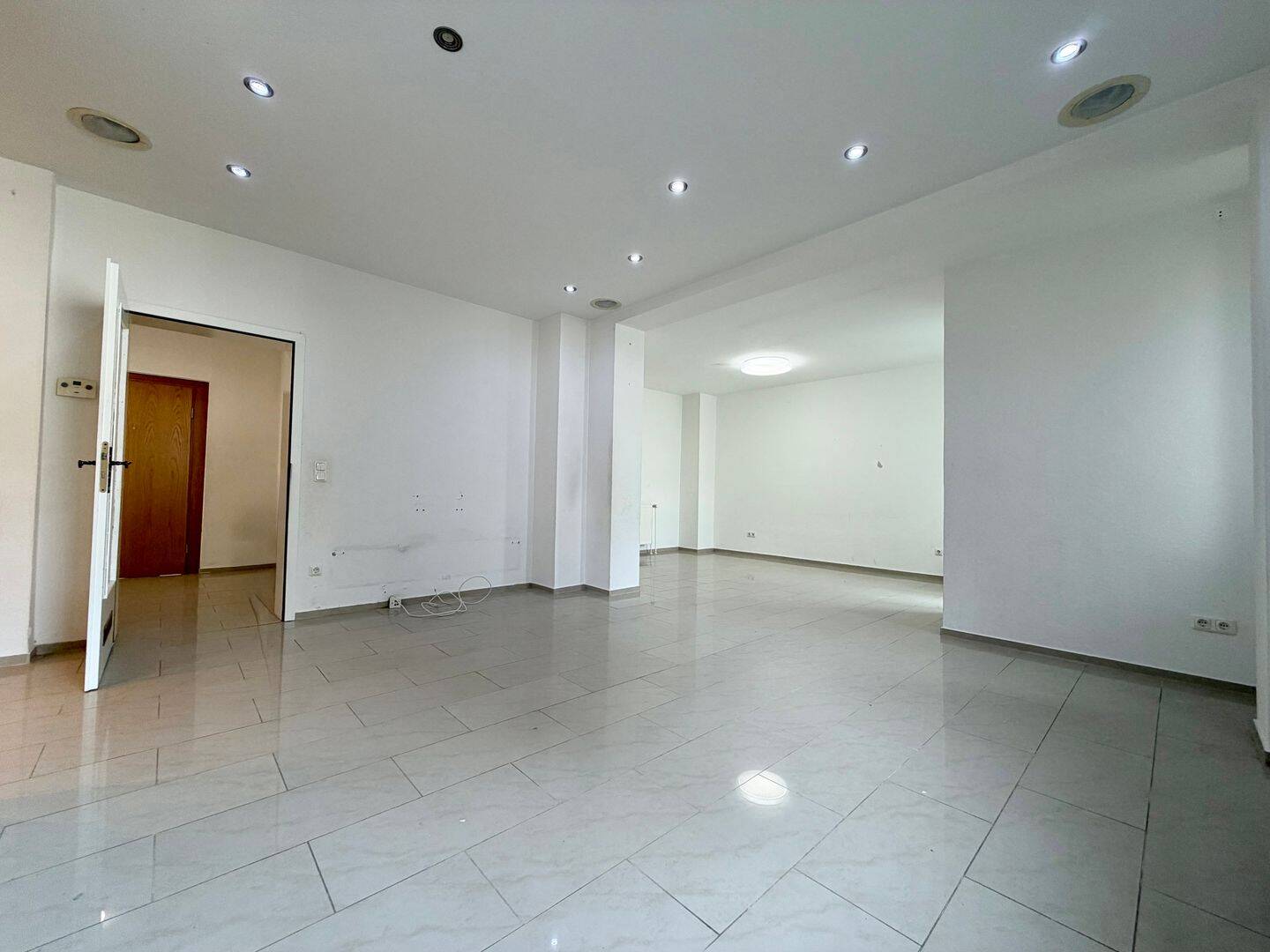 Raum für neue Ideen – großzügige 4-Zimmer-Wohnung mit Balkon, 45145 Essen (Frohnhausen Holsterhausen)